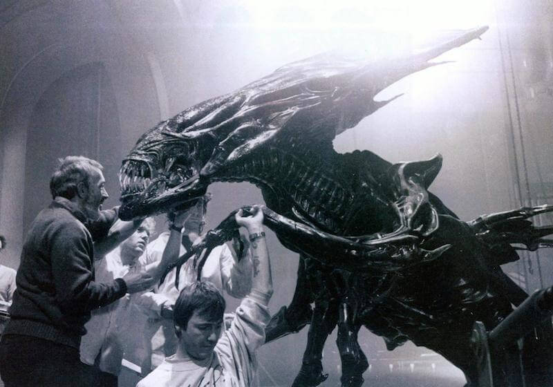 Movies_grayscale_xenomorph_alien_queen_movie_making-of_monochrome_desktop_1996x1397_hd-wallpaper-669042