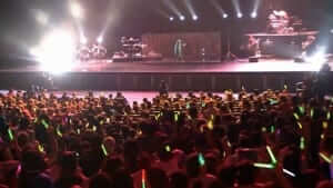 Mikunopolis featured a live band and holographic performers for the songs.