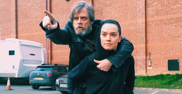 Mark Hamill and Daisy Ridley