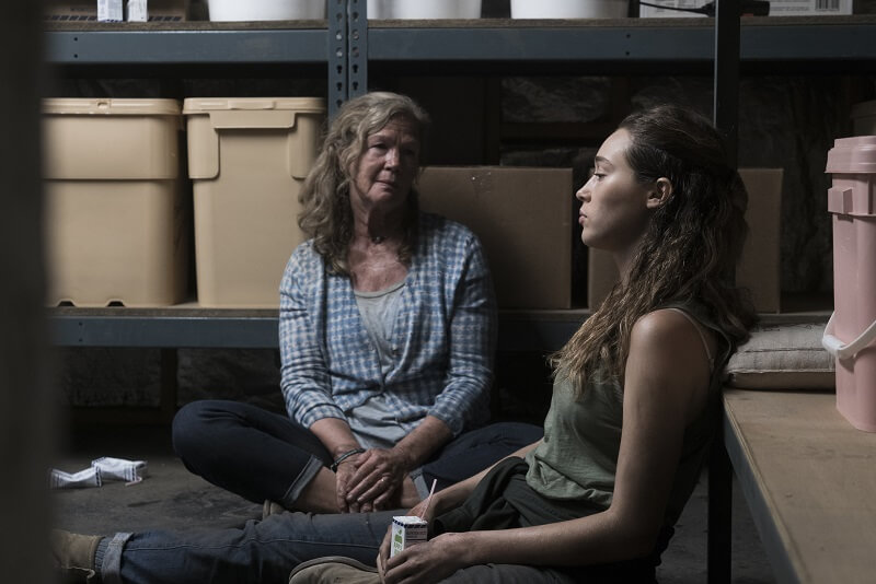 Alycia Debnam-Carey as Alicia Clark, Sarah Benoit as Pat Daley - Fear the Walking Dead _ Season 3