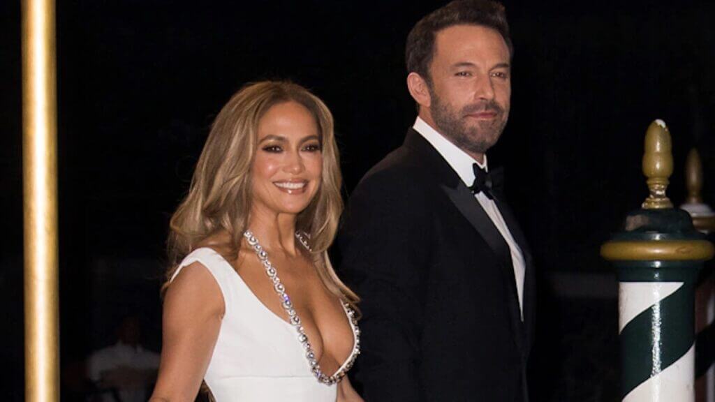 Jennifer Lopez and Ben Affleck Are Engaged Again Ben Affleck and Jennifer Lopez Engaged