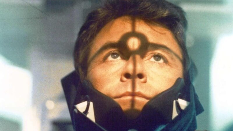 David getting ready to have his accident in the Incredible Hulk pilot