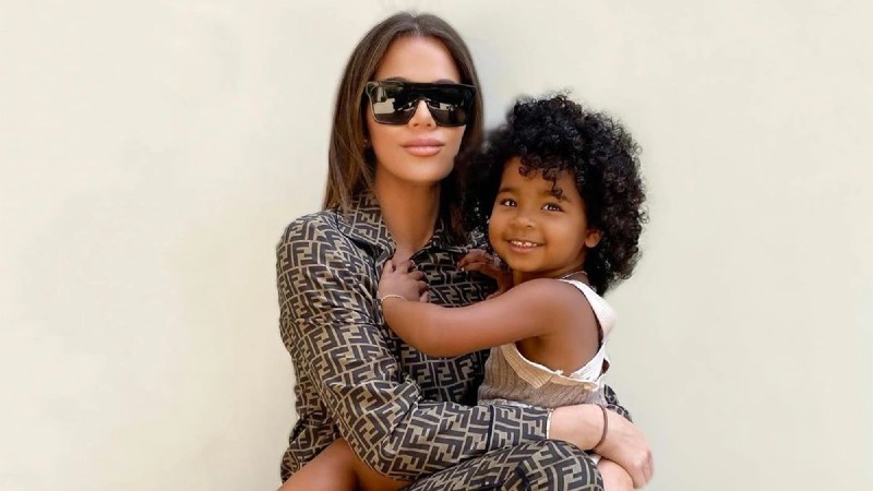 Khloe Kardashian poses with her daughter True Thompson