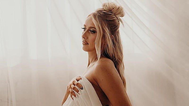 Brittany Matthews poses nude to show off baby bump