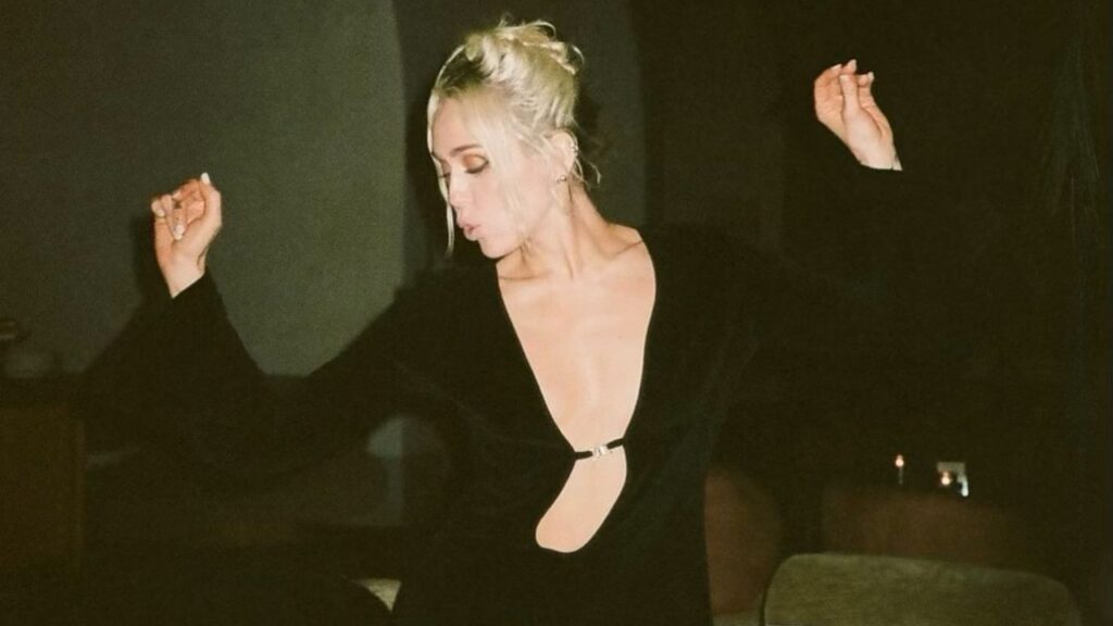 Miley Cyrus’ Flowers Tops Billboard Charts For Second Week Miley Cyrus' Flowers