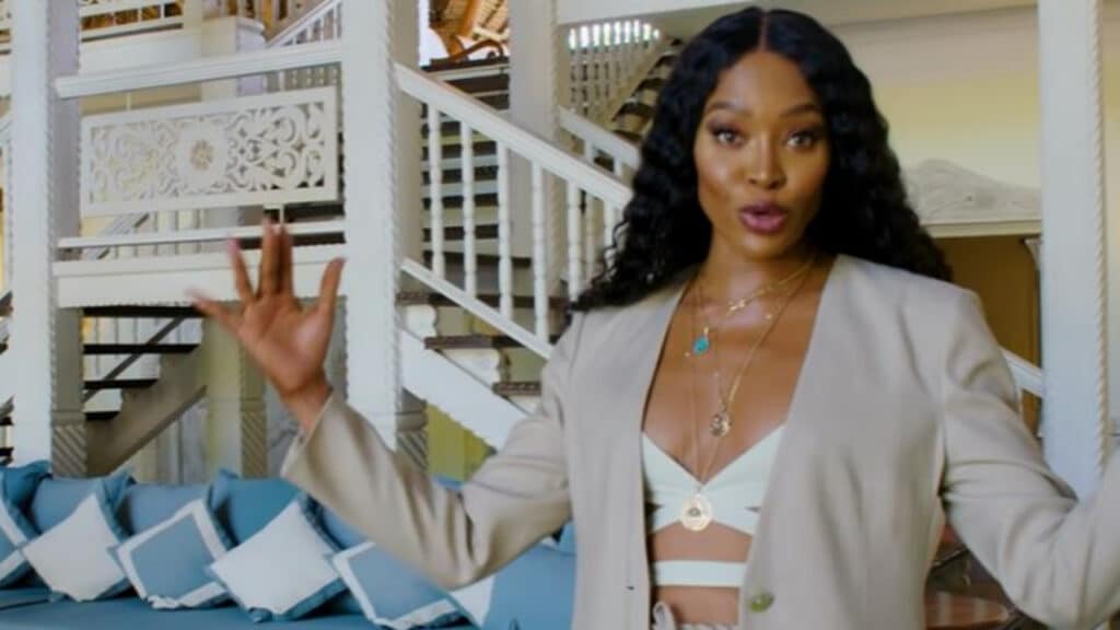 naomi-campbell-loves-motherhood-as-she-cradles-daughter-in-new-year-snap