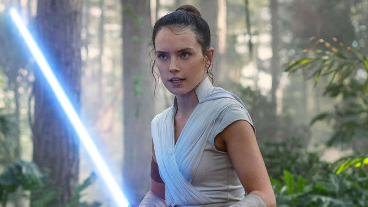 Daisy Ridley discussing playing Rey as an adult.