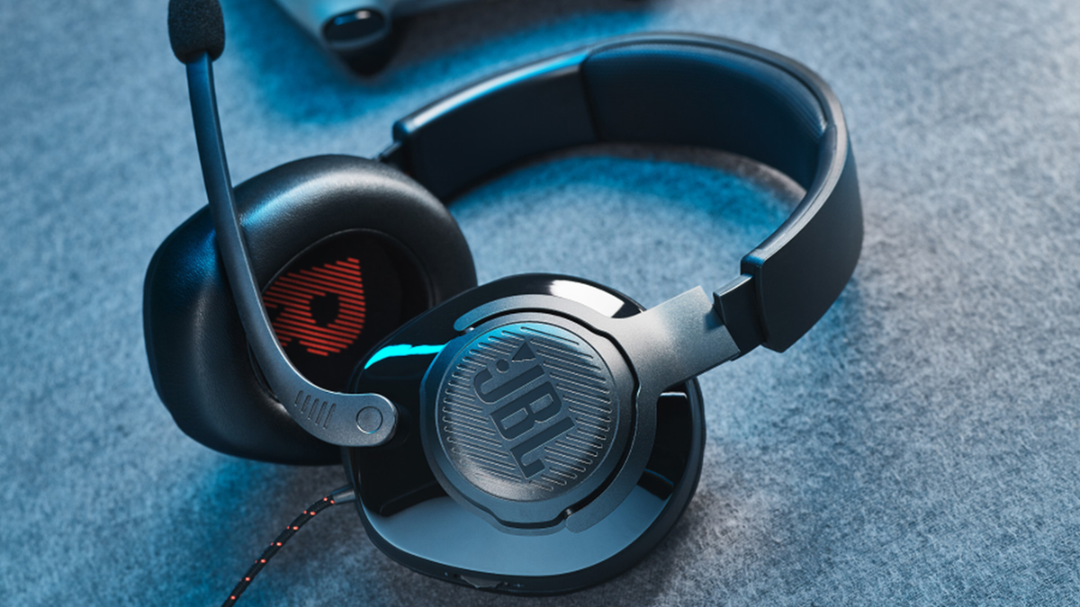 JBL Quantum 200 - Black Friday $50 video game gift