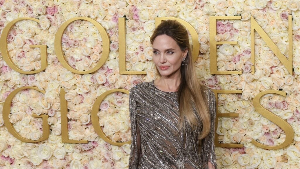Angelina Jolie Scrapes by Brad Pitt Drama on the Red Carpet: ’What’s the Biggest Difference When You Look At Your Life’ Angelina Jolie at the 82 Annual Golden Globe Awards