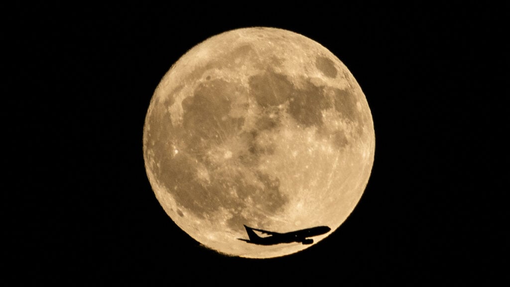 Houston Passengers Ignored Flight Attendants So They Could Escape Their Burning Plane ‘No it’s on FIRE’