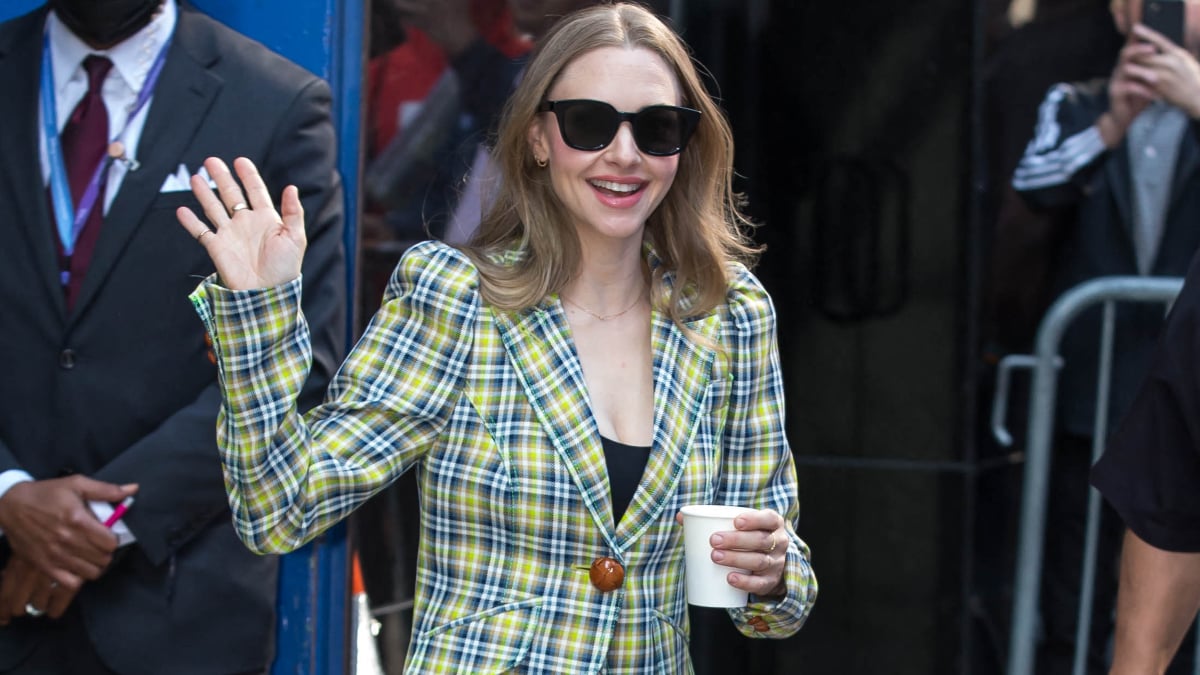 Amanda Seyfried is seen arriving at the 'Good Morning America' show on May 30, 2023 in New York City. 