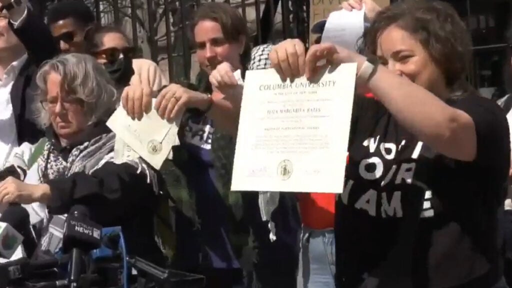 Columbia University Graduates Take a Stand: Diplomas Torn in Protest of Pro-Israel Policy: ‘They’re Sending a Powerful Message’ Columbia University Graduates Take a Stand: Diplomas Torn in Protest of Pro-Israel Policy in New York: ‘They’re Sending a Powerful Message'