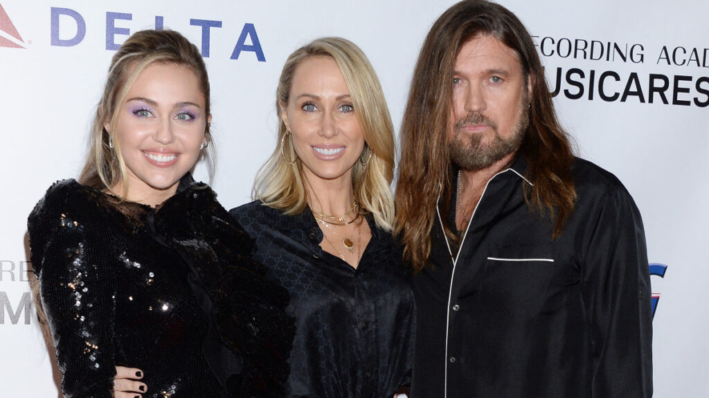 Miley Cyrus, Mother Tish Cyrus and dad Billy Ray Cyrus at the 2019 MusiCares Person of the Year Tribute, 08 Feb 2019.