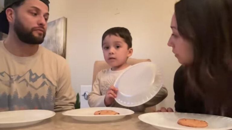 Texas parents try cookie challenge.