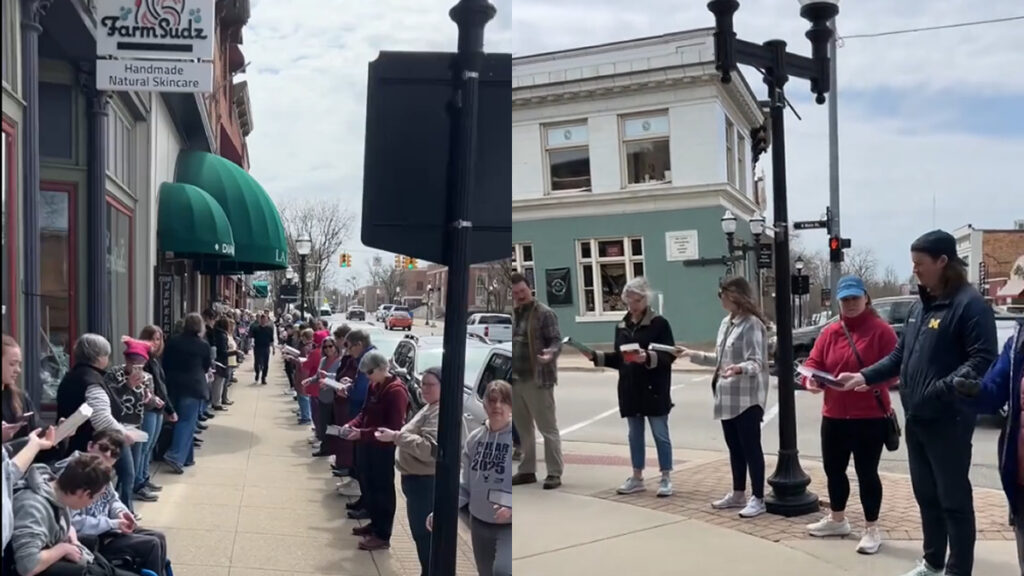 Community Comes Together in Chelsea to Move 9,000 Books, One at a Time: ‘This Gives Me the Feel Goods’ Community Comes Together in Chelsea to Move 9,000 Books, One at a Time: ‘This Gives Me the Feel Goods'