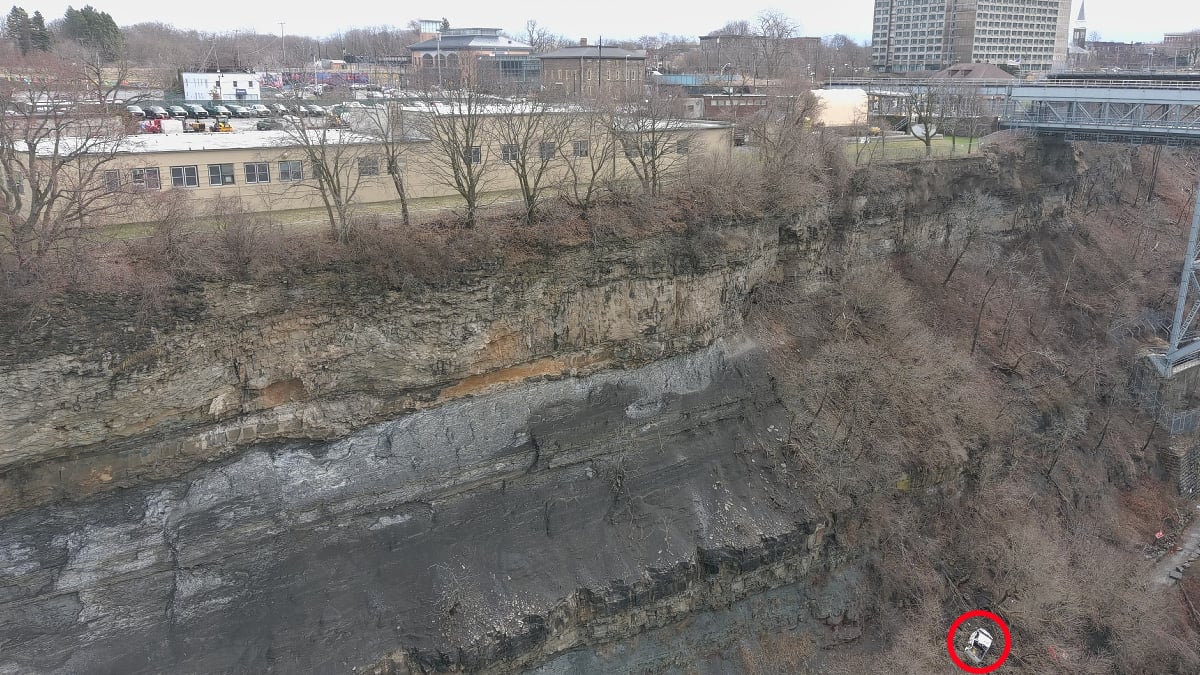 New York man crash into Niagara Gorge