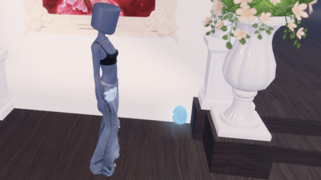 Vase Egg in Dress To Impress