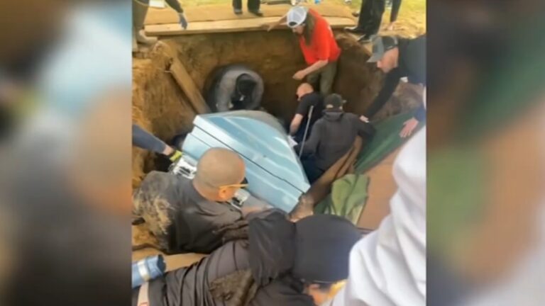 Philadelphia Funeral Turns ‘Horrifying’ As Pallbearers Fall Into Open Grave With Casket: ‘This Is My Worst Nightmare’ Pennsylvania pallbearers fall into open grave during Philadelphia funeral