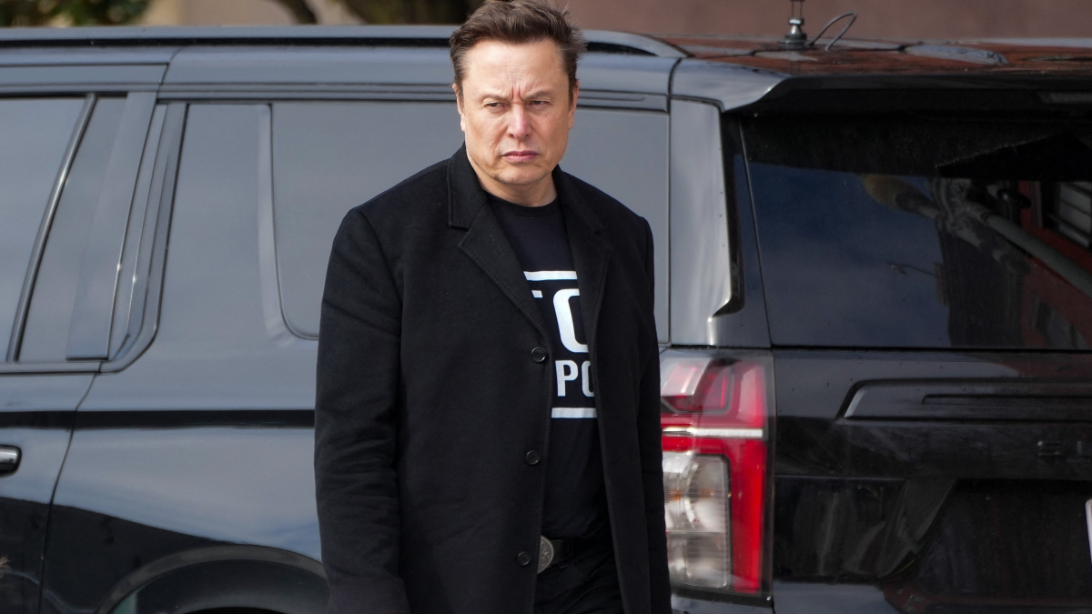 Photo of Elon Musk arriving at the White House.