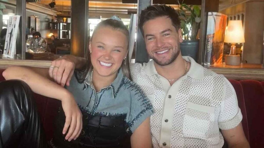 JoJo Siwa and Chris Hughes Vacation Together in Mexico After Denying Cheating Rumors: ‘No Shame Whatsover’ JoJo Siwa and Chris Hughes