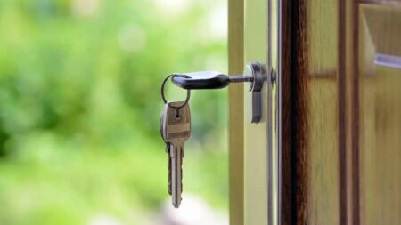 Kentucky Scammer Landlord Wants To Put Fees Because the Tenant Wants To Sell the Furniture: ‘Laugh at How Ridiculous Your Landlord Is’ Kentucky landlord furniture fee