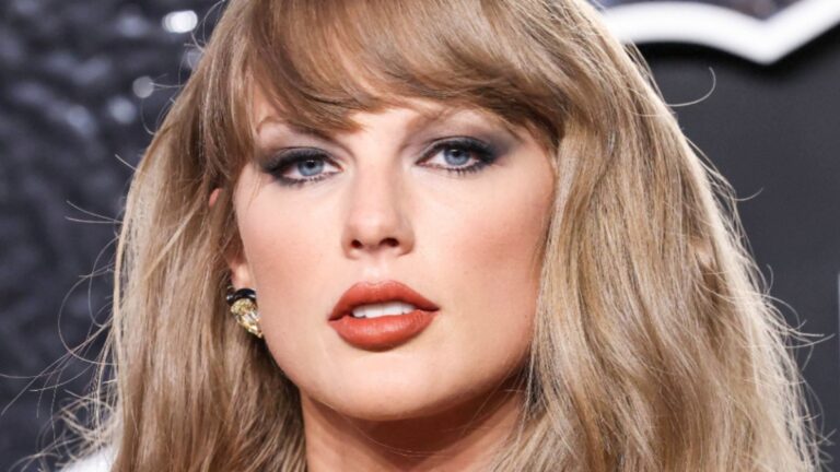 Taylor Swift Spotted In New York City’s West Village Without Travis Kelce: ‘That’s American Royalty’ Taylor Swift