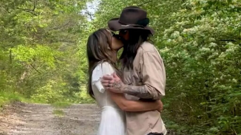 Billy Ray Cyrus and girlfriend kissing