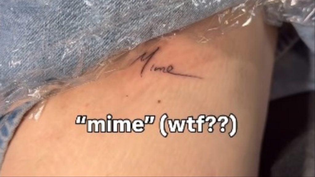 Arkansas couple go get tattoos