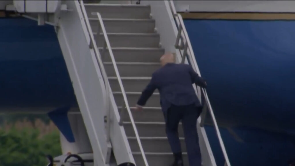 The Recent State of the Country Has President Trump Tripping, ‘He Can’t Even Handle Short Stairs Anymore’ Donald Trump Tripping on Air Force One