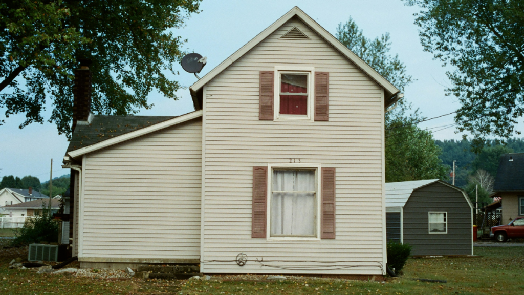 Scammer Illinois Homeowner Refuses To Leave House After Selling, Calls Police on Buyers When They Try To Enter: ‘You Must Evict Them ASAP’ Illinois Homeowner Refuses to Leave House After Selling, Calls Police on Buyers