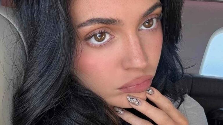 Kylie Jenner’s Latest Photos With Her Kids Prompt Concern Over One Detail Kylie Jenner Instagram Selfie