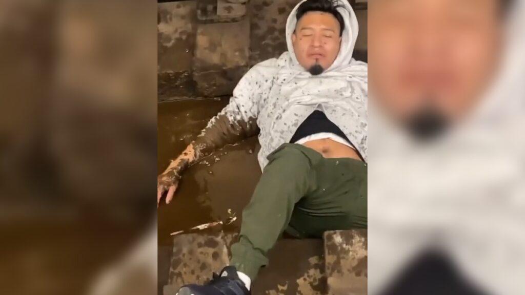 Intoxicated New York Man Endangers Himself by Lying on the Subway Tracks Man lying on the tracks of the New York subway
