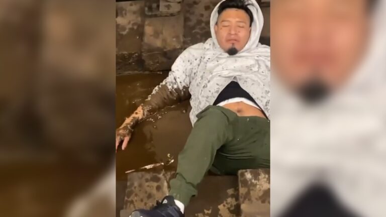 Intoxicated New York Man Endangers Himself by Lying on the Subway Tracks Man lying on the tracks of the New York subway