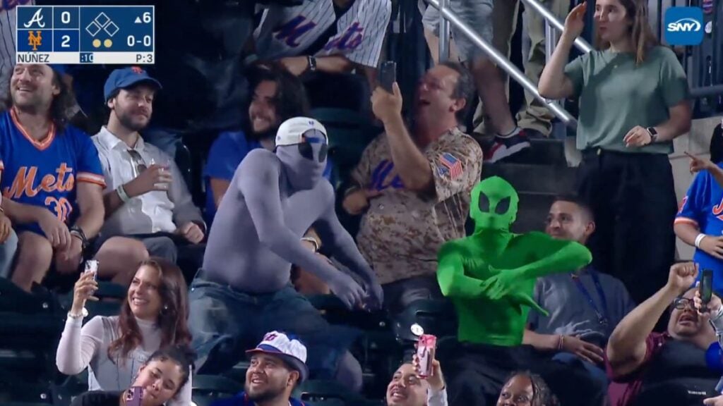 Dancing aliens at Mets game