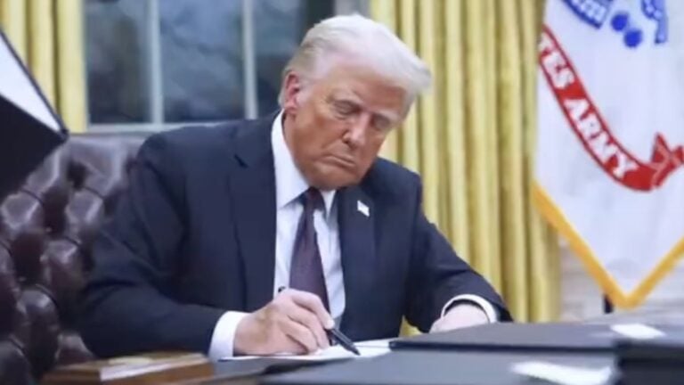 Donald Trump Wants His Face On Mount Rushmore: ‘Don’t Put Convicted Felons On Display’ Donald Trump in Oval Office