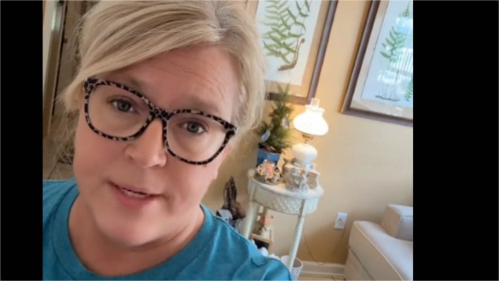 Georgia Woman ‘Living in a Horror Movie’ Reveals the Night She Saw Terrifying Figure in Her Yard Georgia woman reveals scary encounter with masked stranger