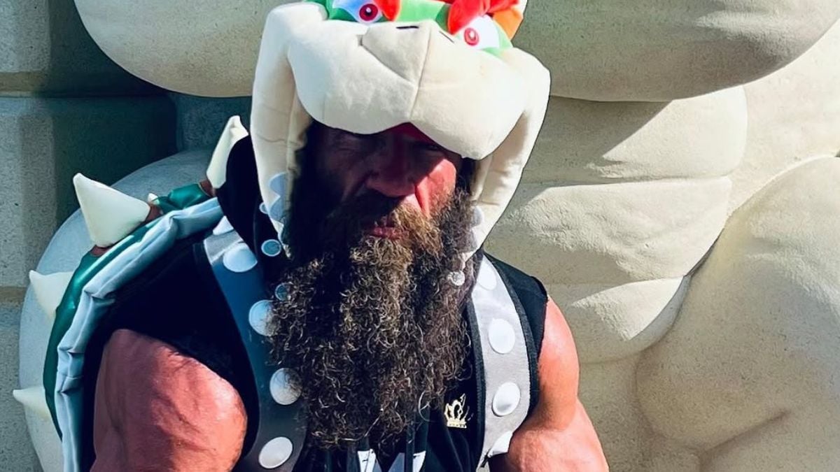 Liver King at Universal Studios