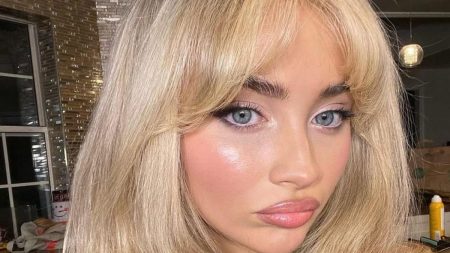 Sabrina Carpenter selfie