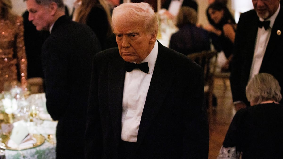 Donald Trump attends banquet in the White House.