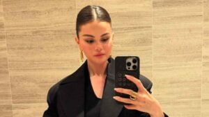 Texas Singer Selena Gomez’s Mom Leaves Fans Baffled With Strange Post About Her Daughters Throwing Her in the Trash: ‘The Whole Family Is Bizarre’ Selena Gomez Instagram Selfie