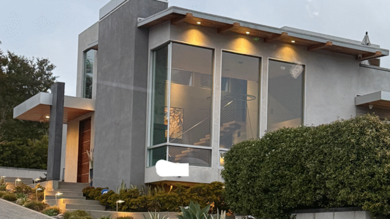 SoCal Amazon Courier Gets Yelled at and Threatened for Not Putting a Package at Mansion's Front Door