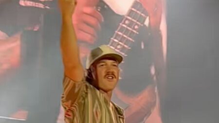 Morgan Wallen angry on stage