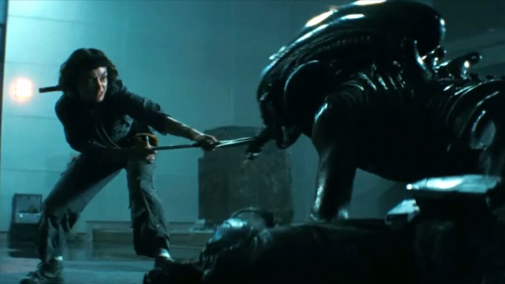 Alien: Earth, Wendy fights xenomorph