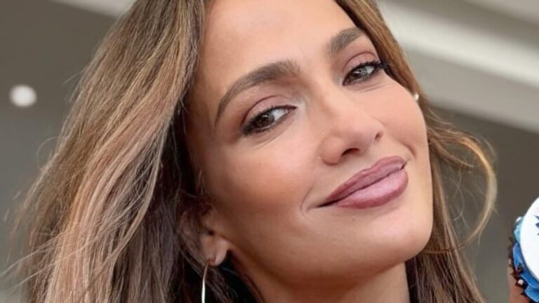 Jennifer Lopez close up