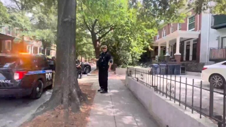 Washington DC Cop Pulls Out Baton