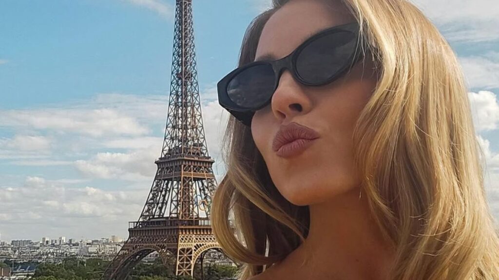 Tiffany Fong Savagely Mocks Sydney Sweeney’s American Eagle Ad: ‘My Jeans Are Yellow’ Sydney Sweeney in paris