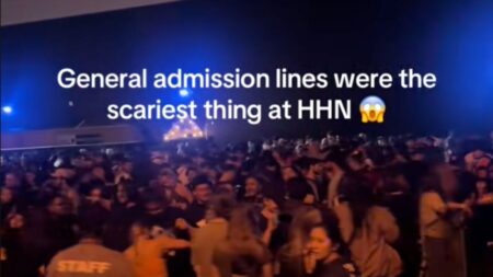 The general admission lines at Halloween Horror Nights