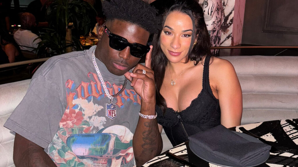 Bizarre Moment During Thursday Night Football When Announcers Discuss Tyreek Hills Alleged Domestic Violence Accusations ‘I mean… they didn’t lie’