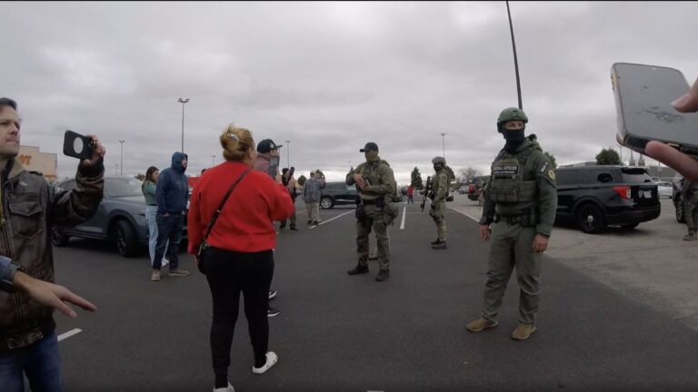 Cicero, Illinois locals fight back against ICE agents