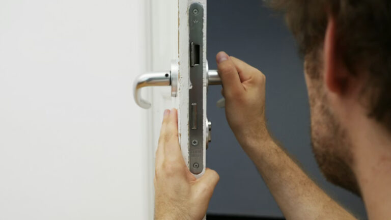 LA Locksmith Charges Woman $5390 To Get Back Into Her Apartment